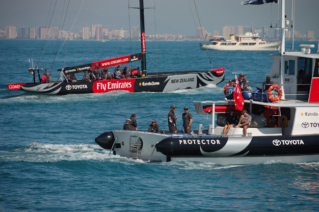 Team Emirates Segelboot